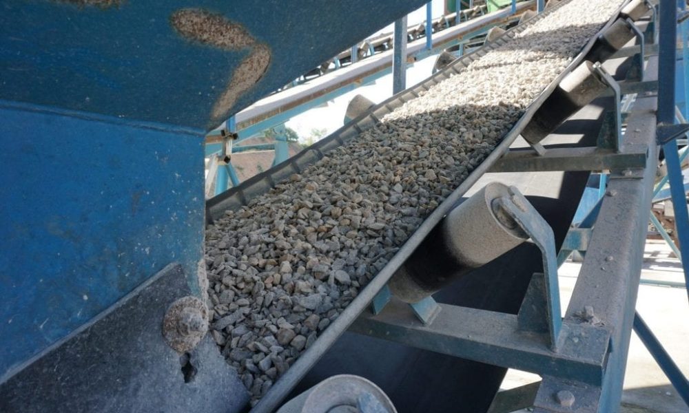 Elastomer repair to damaged conveyor belt